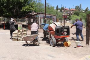 Construcción de banquetas en la Colonia Tres álamos